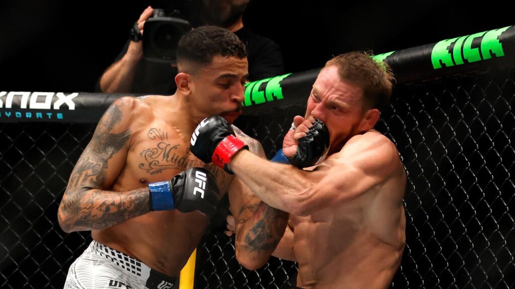 Carlos Prates lands another on the outclassed Jack Della Maddalena in their UFC clash.
