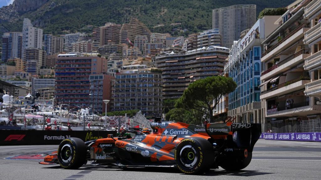 Oscar Piastri had a poor practice day at the Monaco Grand Prix, finishing eighth and seventh.

