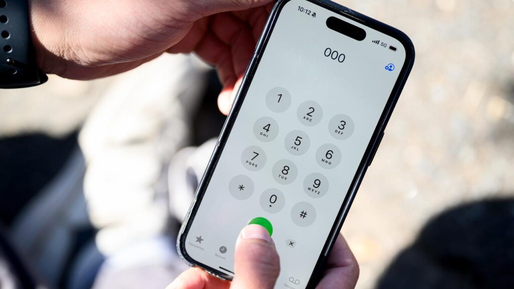 Complaints about access to triple zero are persisting, according to a new report.
