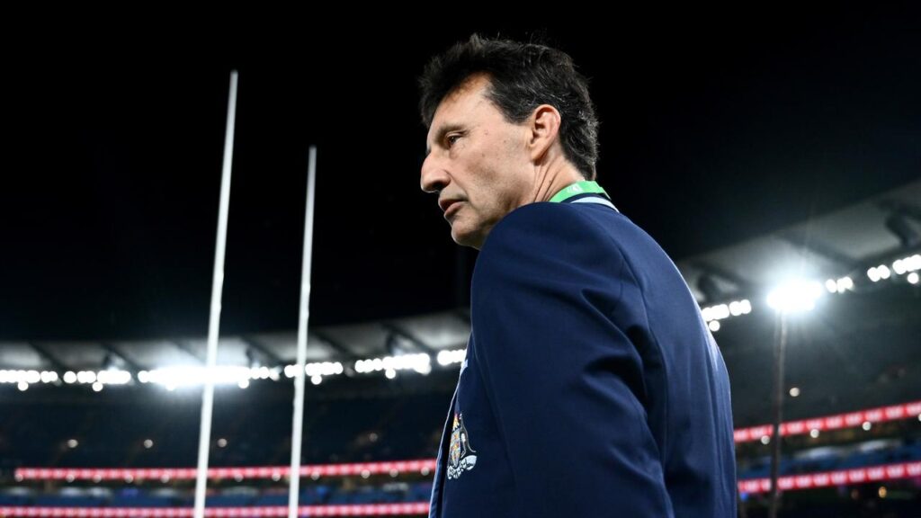 Craig Bellamy has offered to help under-pressure NSW coach Laurie Daley if he wants it.
