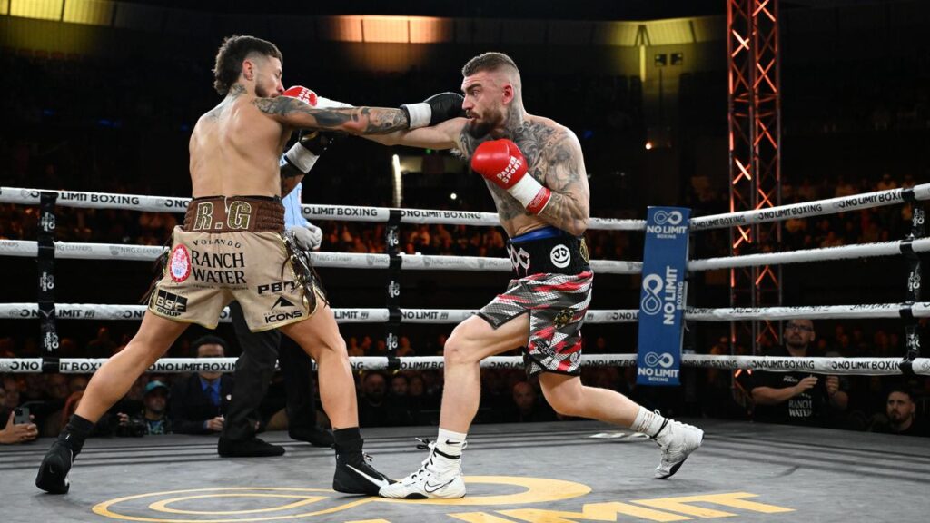 Liam Paro goes toe-to-toe with Lewis Crocker on his way to clinching the world welterweight title.
