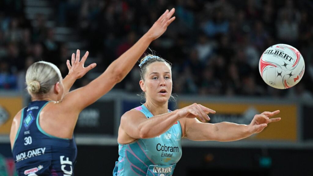 Mavericks centre Jamie-Lee Price (right) got the better of her Diamonds teammate Kate Moloney.

