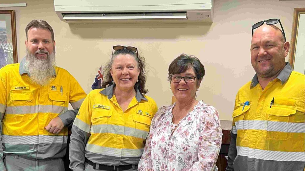 Ergon engaging with Barcoo Shire Council Mayor Sally O’Neil. Photo: Ergon
