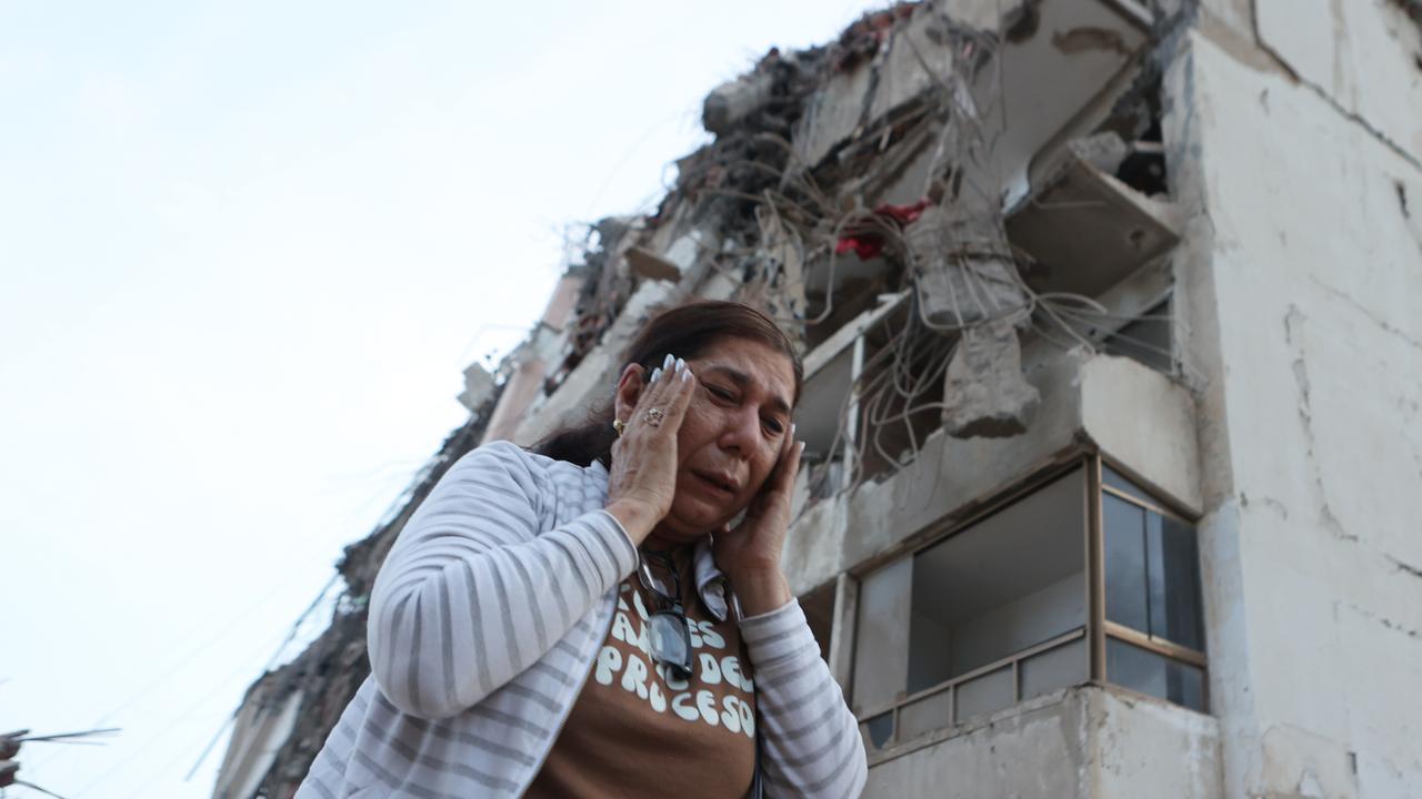 a quake-damaged building in Venezuela