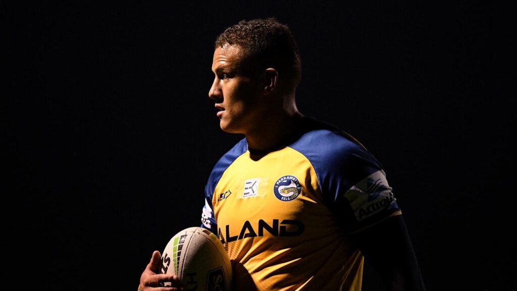 Former NRL player Kane Evans has been lauded for his courage in coming out as gay.
