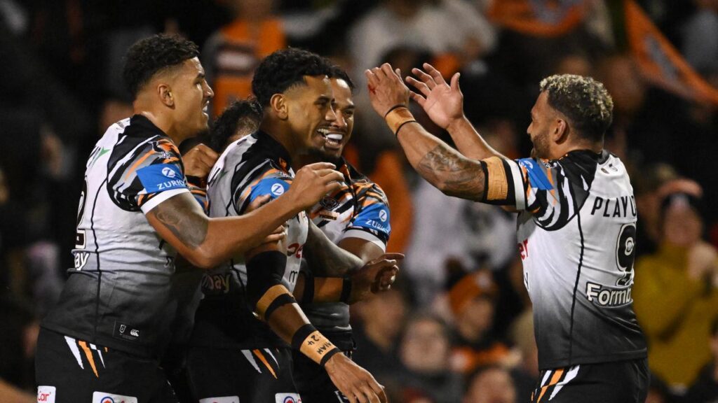 Jahream Bula has thrown his support behind Api Koroisau to join NSW and perform well in Origin.
