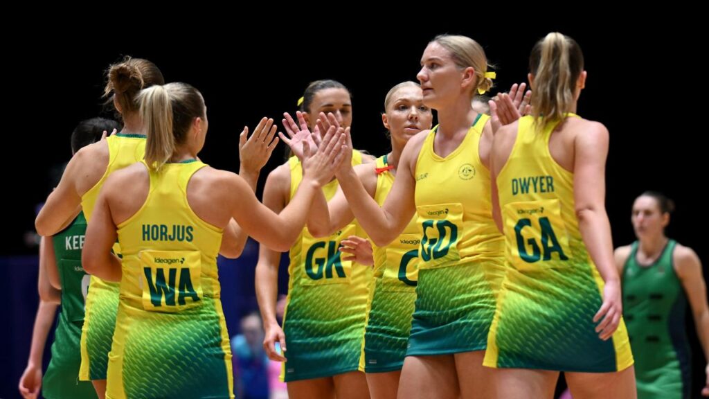 Australia’s unbeaten Diamonds have won through to the last four at the Commonwealth Games.

