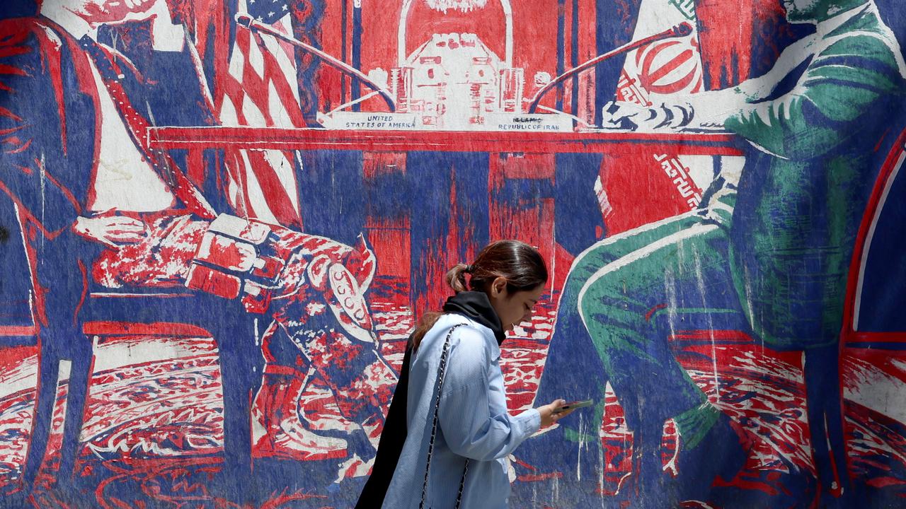 An anti-US mural in Tehran depicting Iran and US negotiations