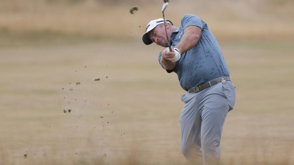 New Zealander Ryan Fox has roared into the joint-lead at the British Open with Lucas Herbert.
