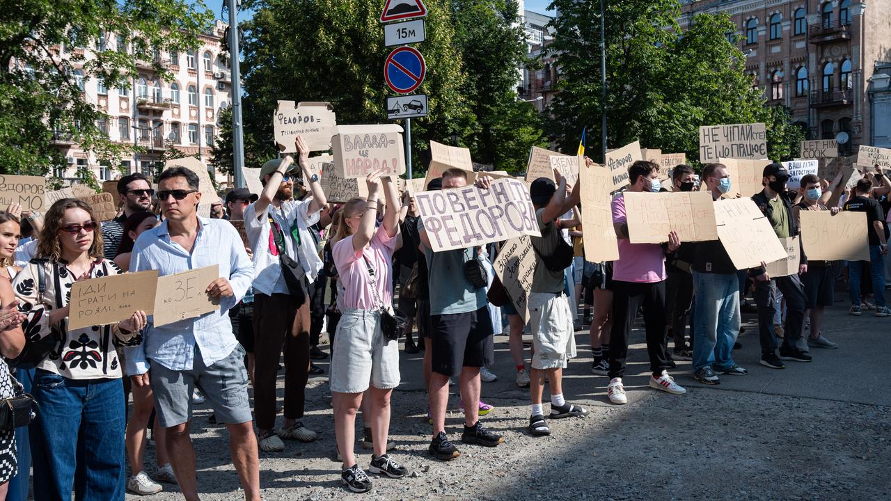 Ukrainians gather in Kyiv to denounce dismissla of defence minister