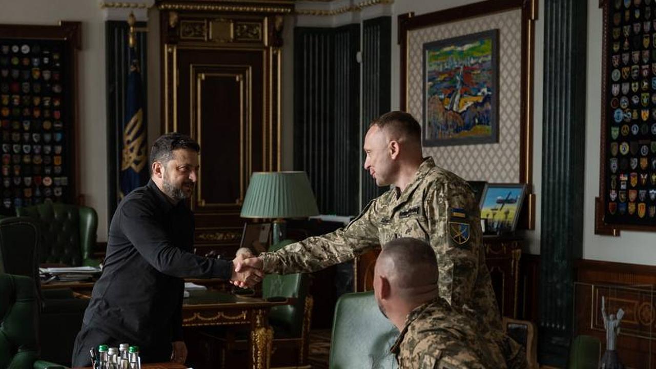 Volodymyr Zelenskiy and new commander-in-chief Mykhailo Drapatyi