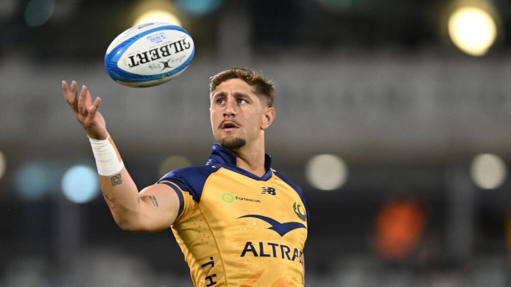 Wallabies coach Les Kiss says Zac Lomax is still in World Cup contention, despite his 2028 move.
