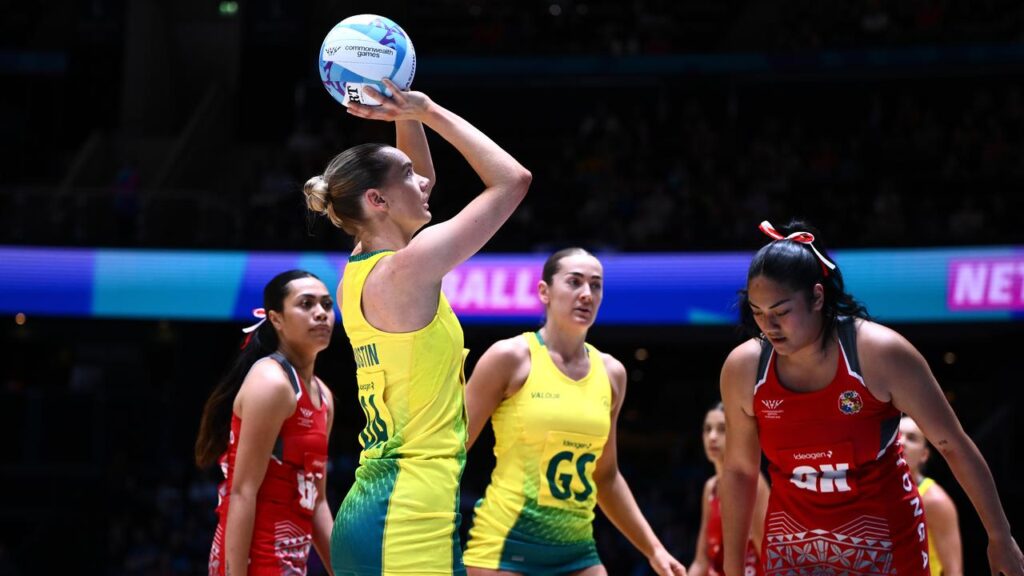 Australia have started strongly in defence of their netball Commonwealth Games title.
