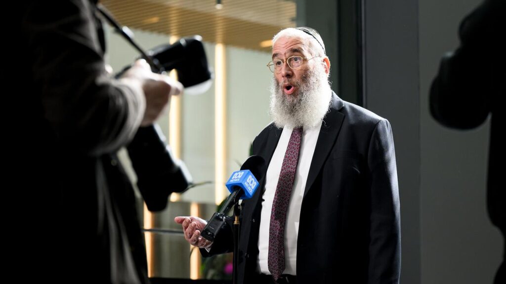 Rabbi Mendel Kastel says a doctor was called a “Zionist pig” by a patient who refused treatment.
