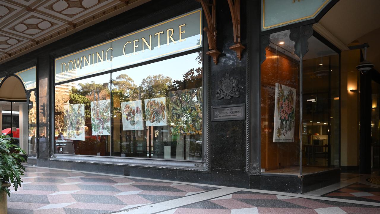 Court frontage (file