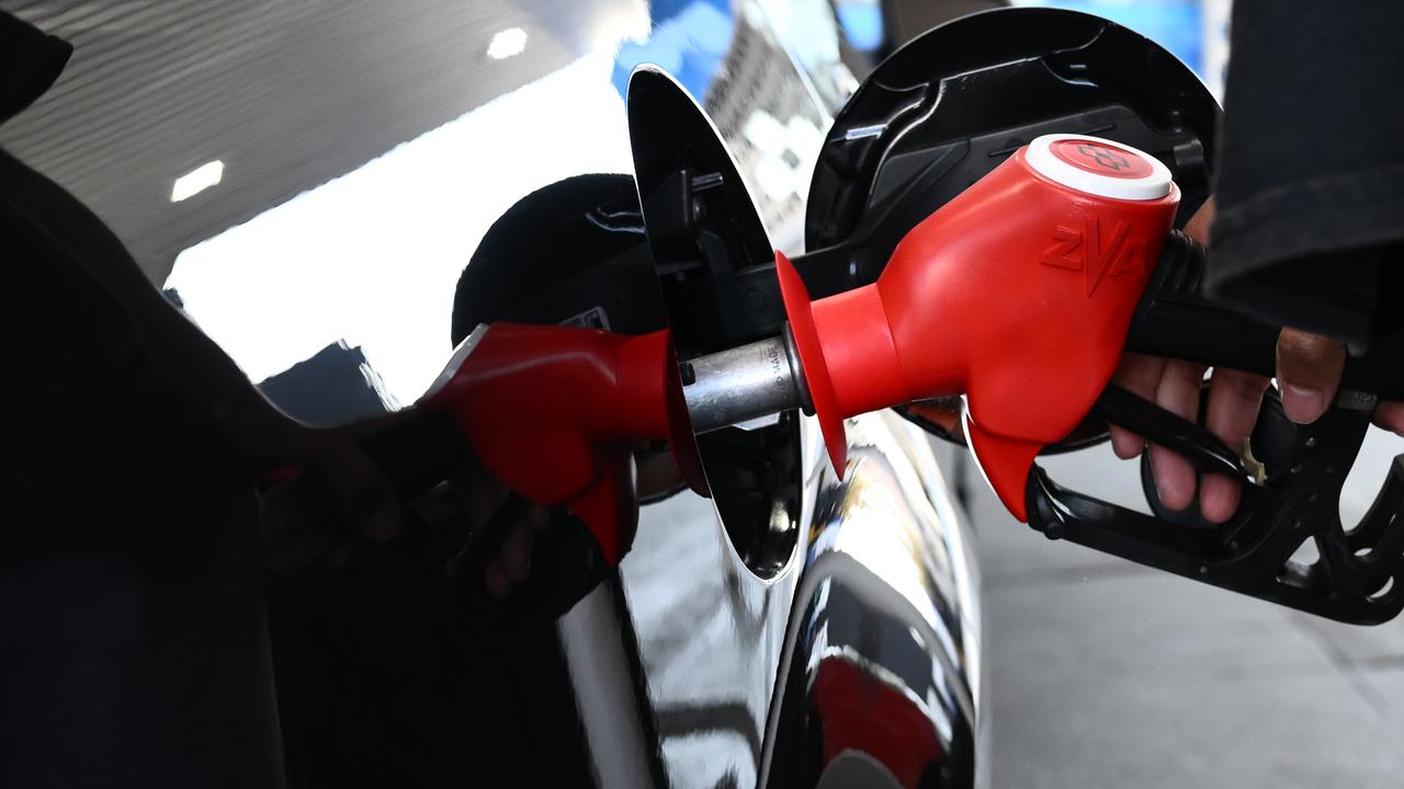 Motorists fill up with discounted fuel