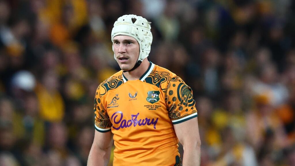 Declan Meredith will again start at flyhalf for the Wallabies against Italy. 
