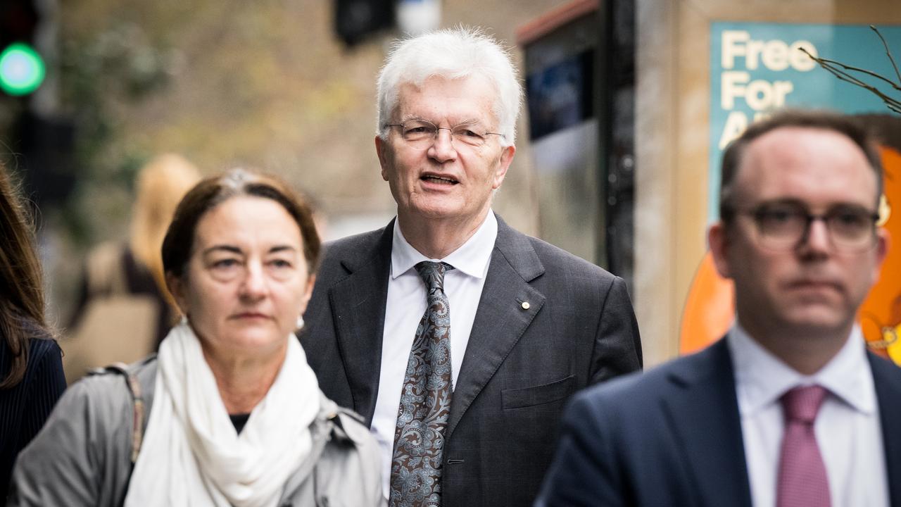 Interim Vice Chancellor Professor Glyn Davis (centre)