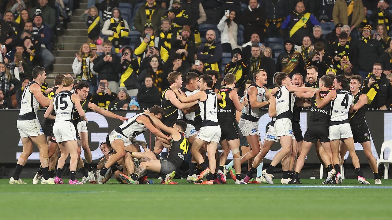 Carlton Richmond melee