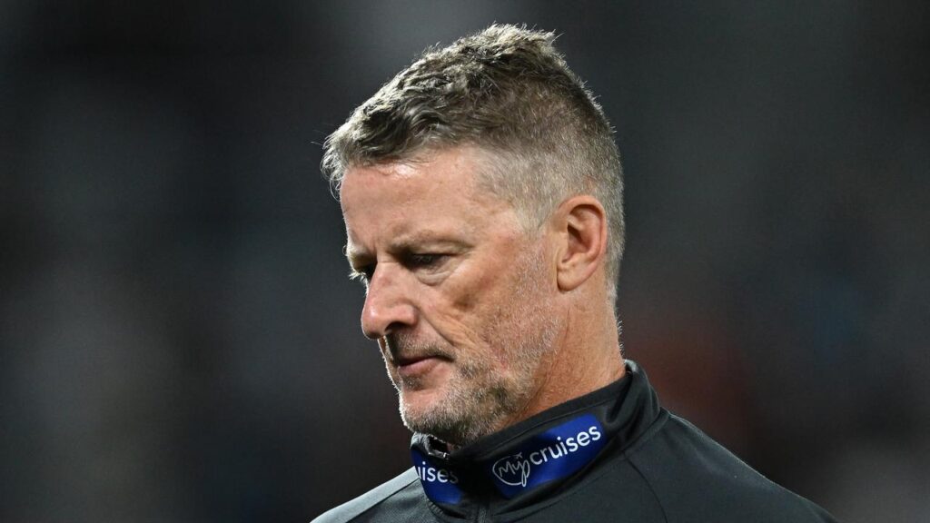 Suns coach Damien Hardwick has slammed the behaviour of some fans at Adelaide Oval.
