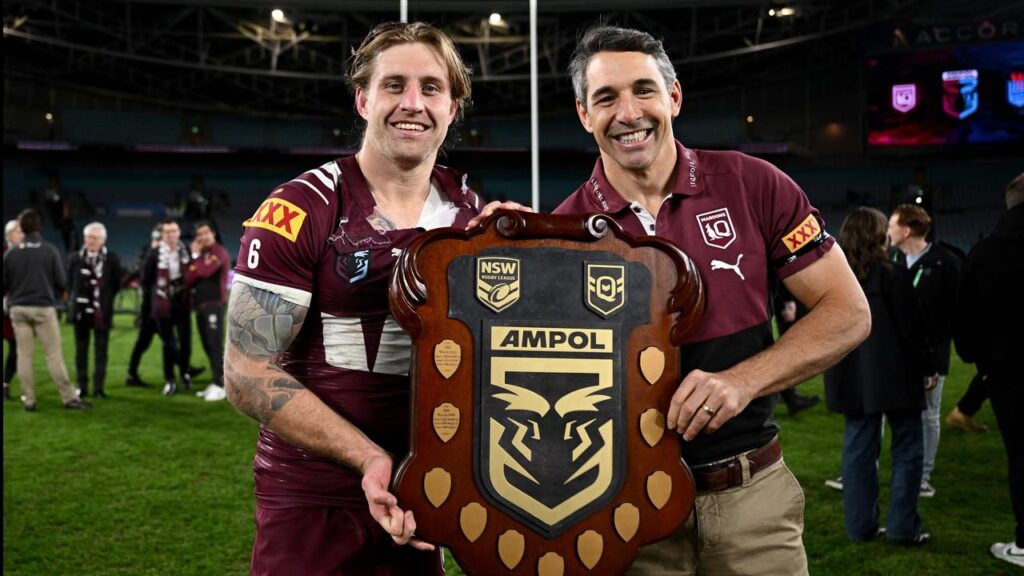 Billy Slater (r) looks set to continue coaching Queensland beyond 2026.

