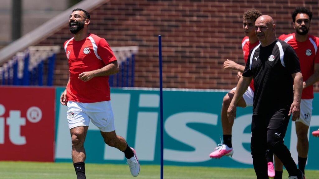 Superstar Mohamed Salah joins Egypt’s training session under the watchful eyes of Hossam Hassan.
