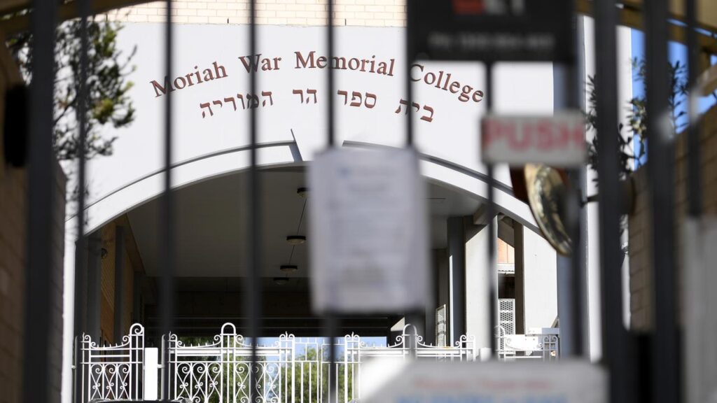 The former head of Sydney’s Moriah College has appeared at the royal commission into anti-Semitism.
