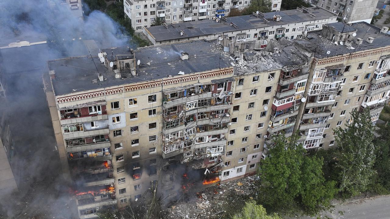 a Russian aerial strike on a residential building in Kostiantynivka