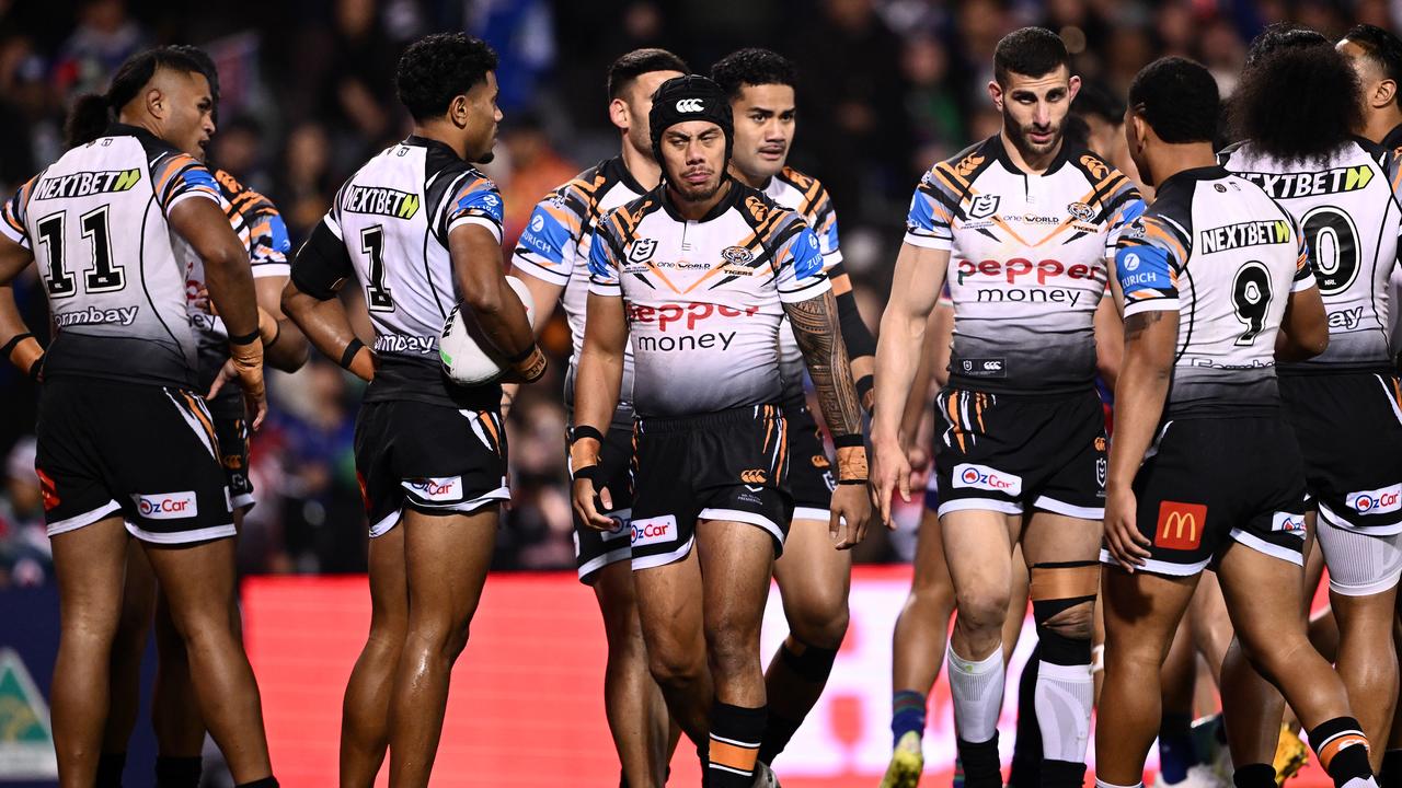 Disappointed Wests Tigers players.