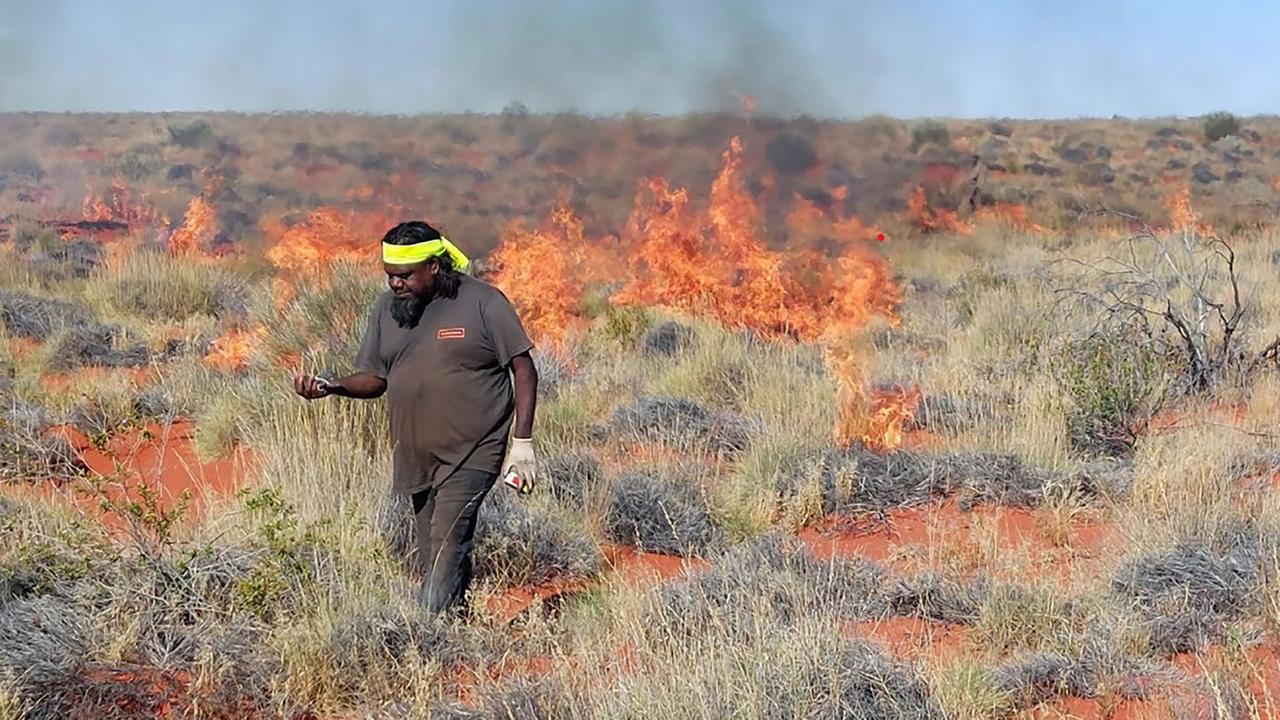 Peppi Drover burning spinifex in the Uluperte Homelands