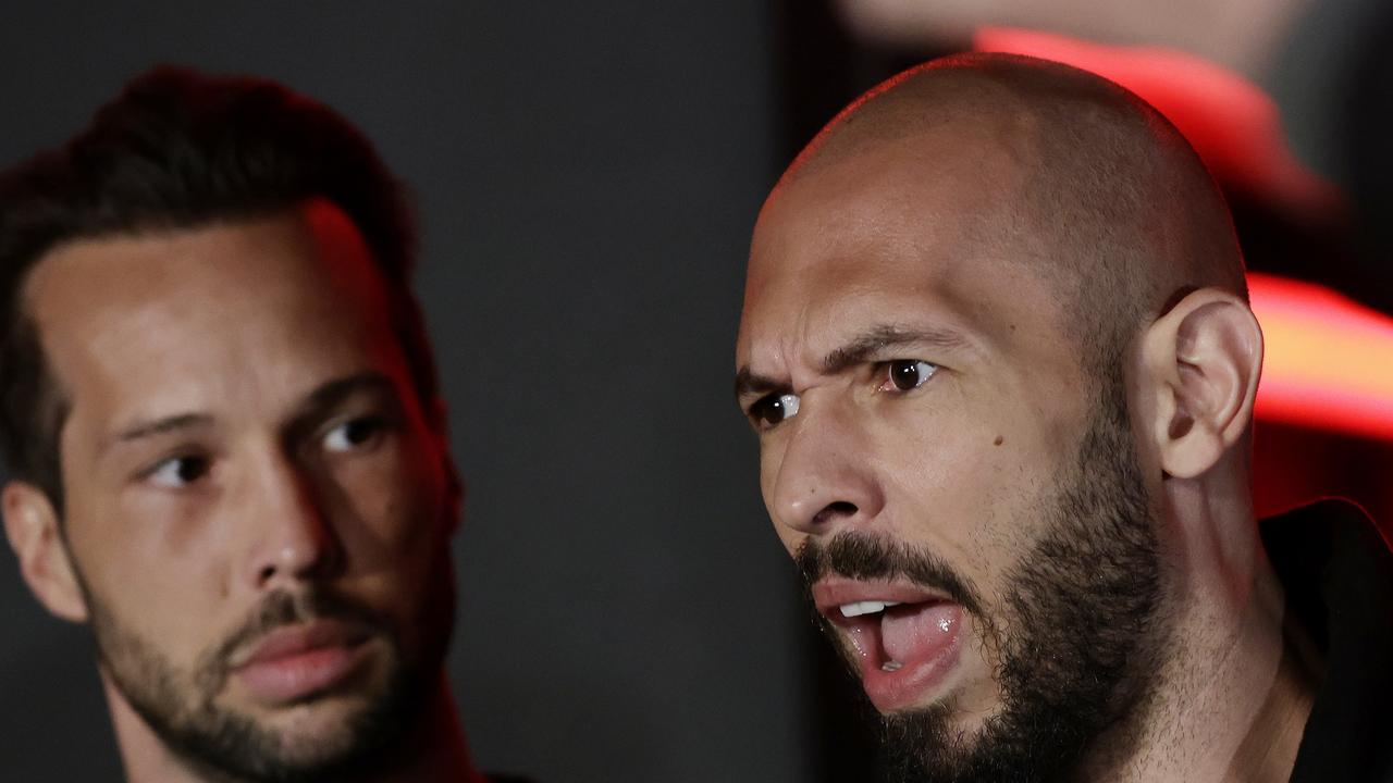 Andrew Tate (R), accompanied by his brother Tristan (L),