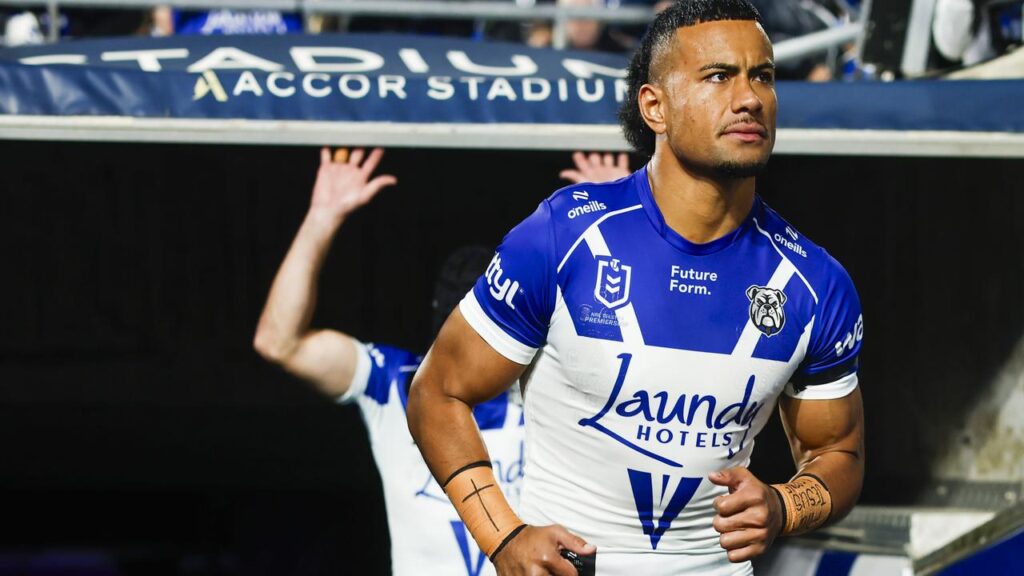 Bulldogs skipper Stephen Crichton will return from injury against the Warriors on Saturday.  
