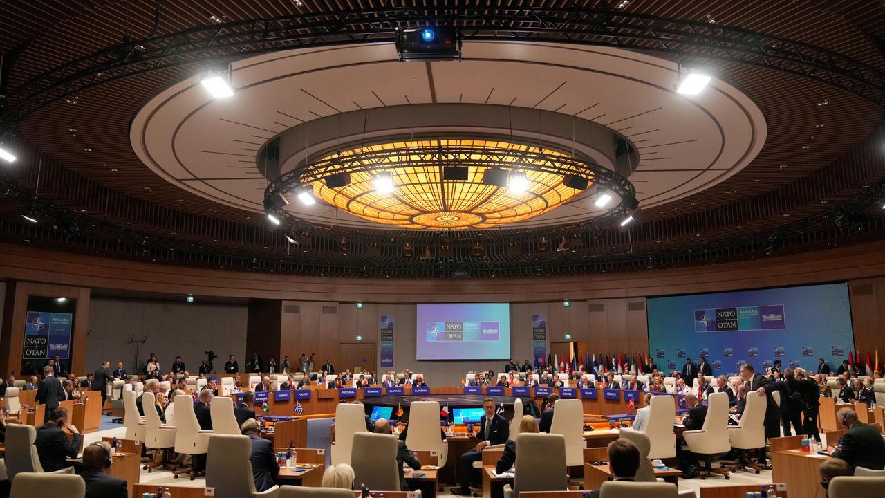 Round table meeting of NATO members at their summit in Ankara