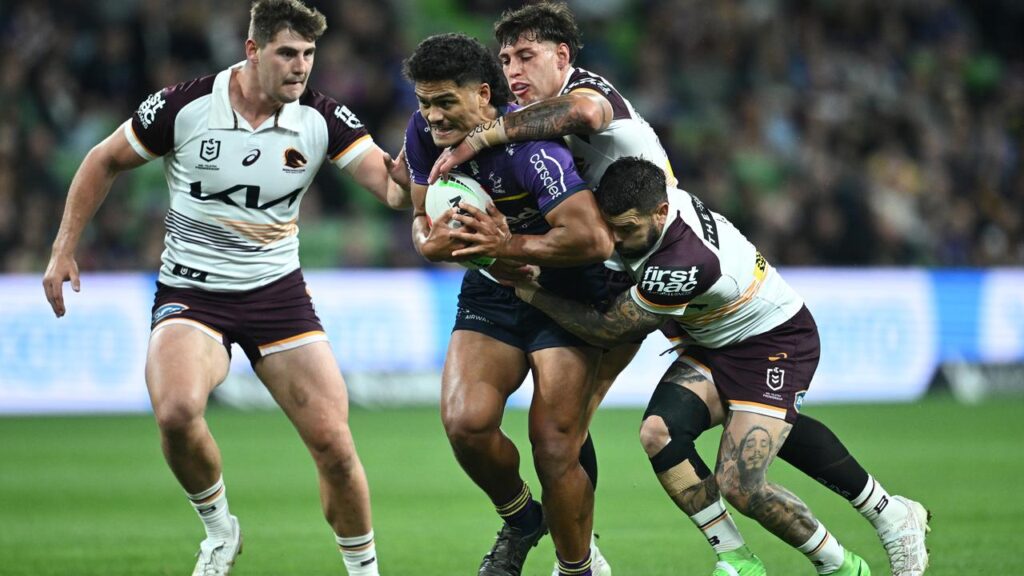 Melbourne forward Shawn Blore (centre) is set to join a new-look Brisbane pack in 2027.
