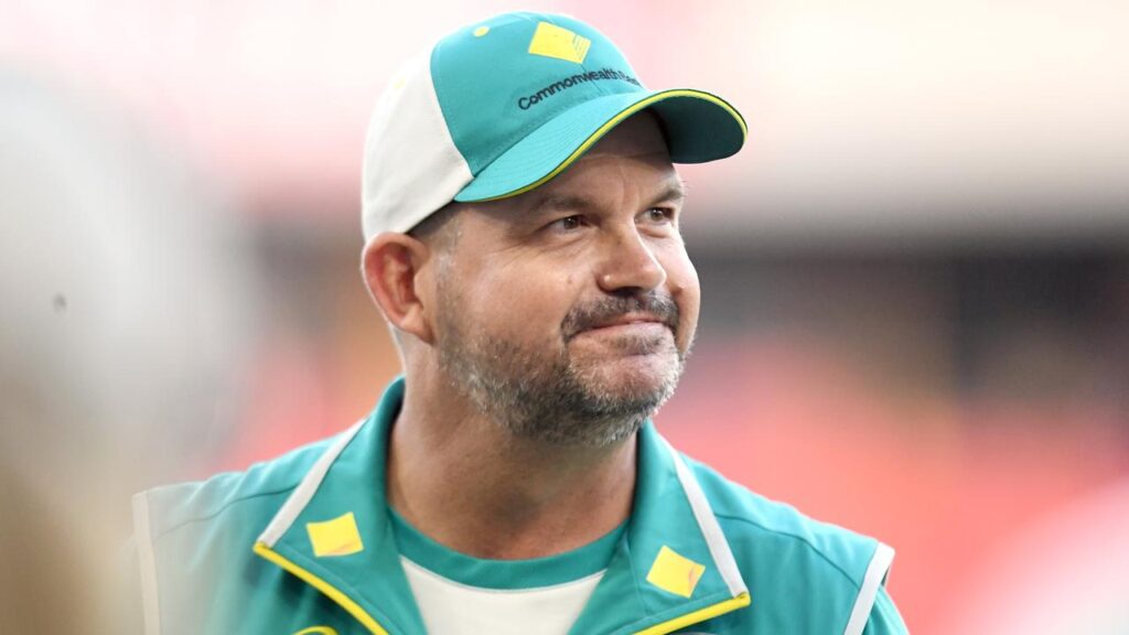 Having already coached at national team level, Matthew Mott has taken charge of the men in magenta.
