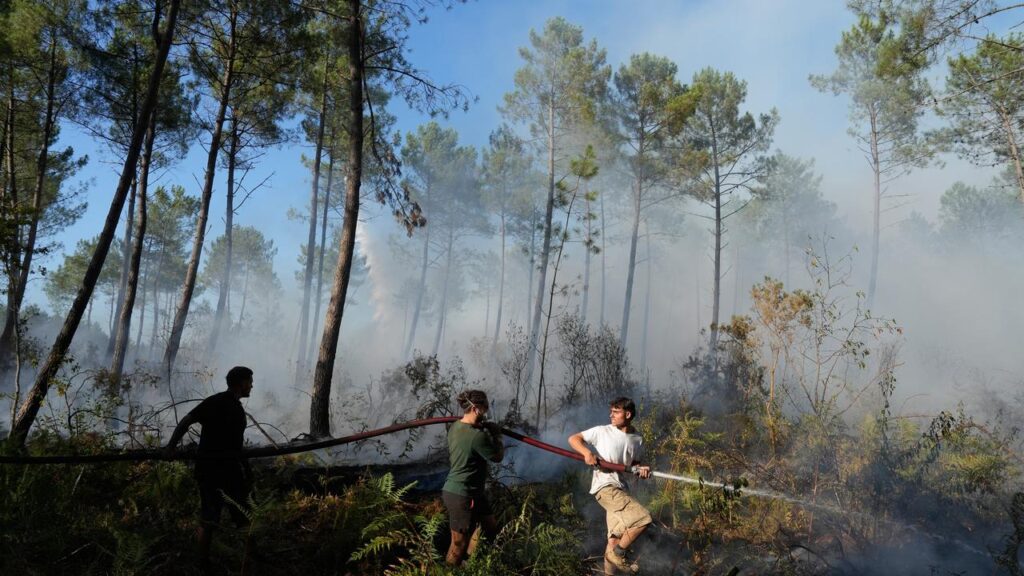 The Bordeaux blaze is under control but the situation remains difficult, authorities say.
