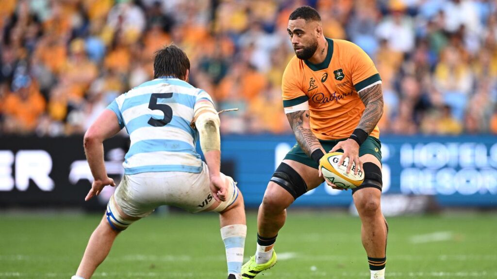 Reds lock Lukhan Salakaia-Loto has been recalled to the Wallabies setup by new coach Les Kiss.
