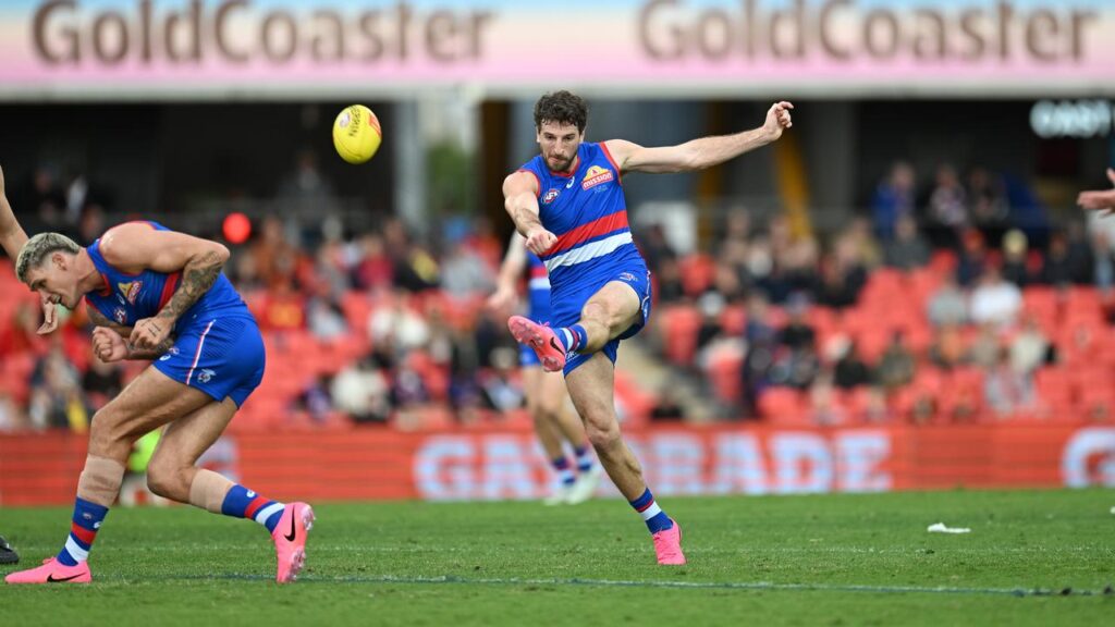Marcus Bontempelli starred once again as the Bulldogs extended Gold Coast’s losing streak.
