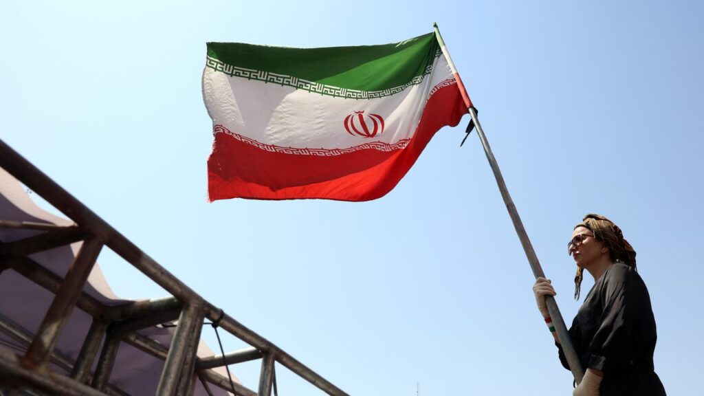 Negotiator Mohammad Baqer Qalibaf says Iran should not choose between war and diplomacy.

