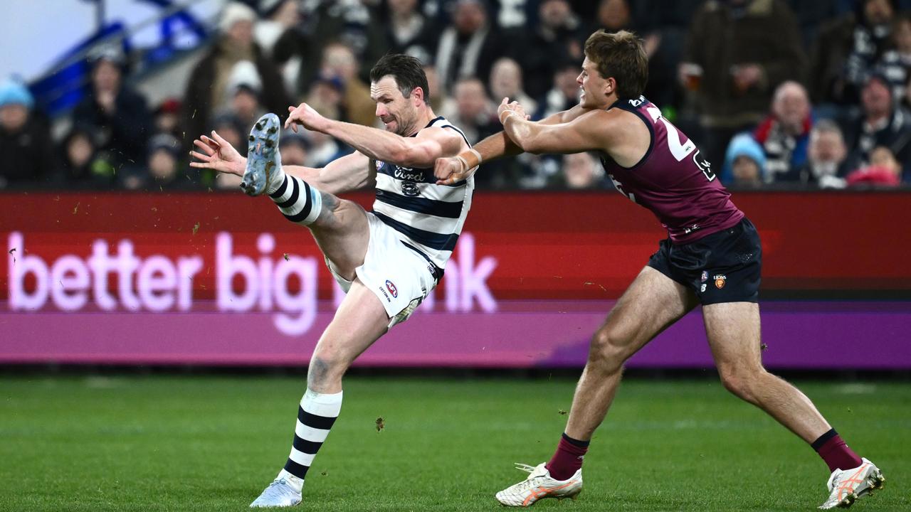 Patrick Dangerfield of Geelong kicks a goal