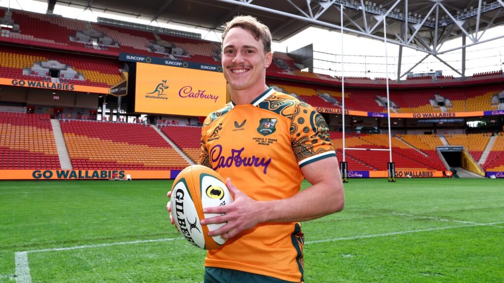 Debutant Declan Meredith will aim to help the Wallabies win for the first time in six outings.
