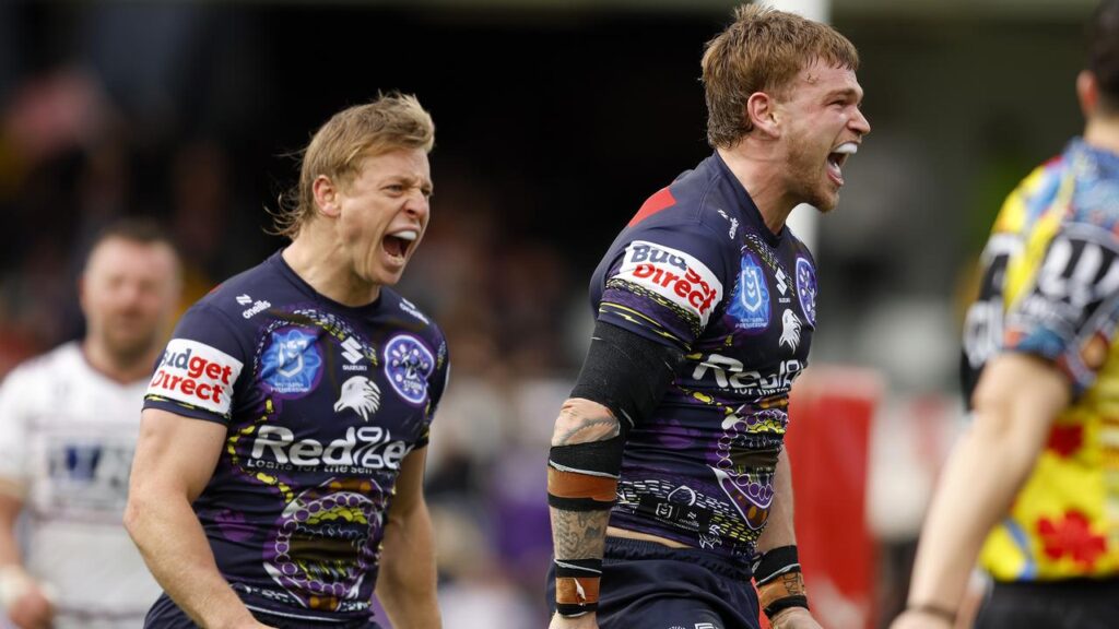 Melbourne have stormed home to beat Manly and further damage the Sea Eagles’ finals hopes.
