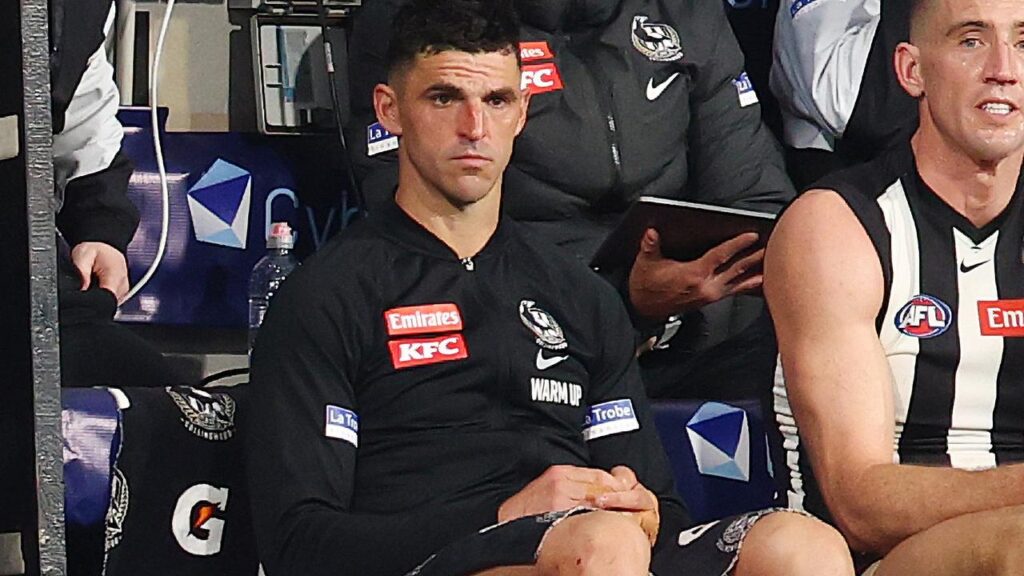 A knee problem meant an early end to the night for Collingwood’s Scott Pendlebury.
