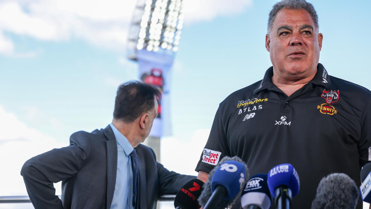 (L-R) Peter V'landys and Mal Meninga.