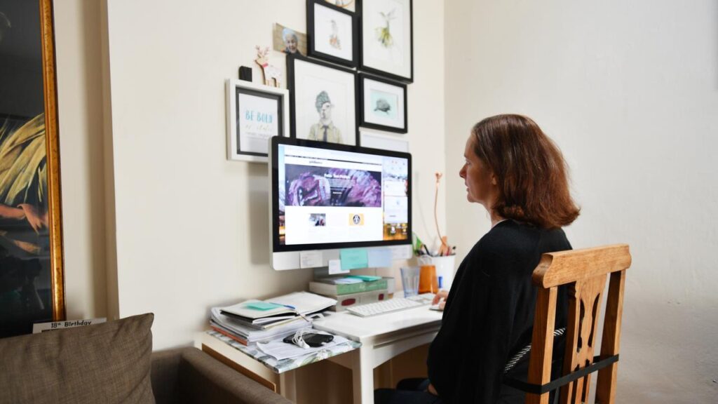 The Victorian government has moved to delay the start of contentious work-from-home provisions.
