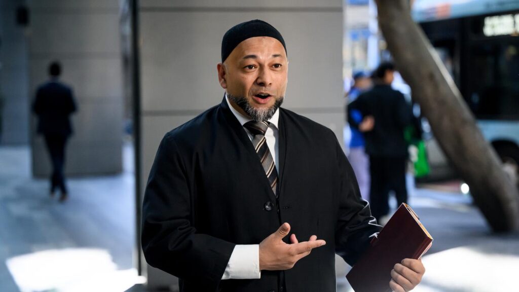 Ex-jihadist Mubin Shaikh told an inquiry deradicalising beliefs was key in fighting extremism.
