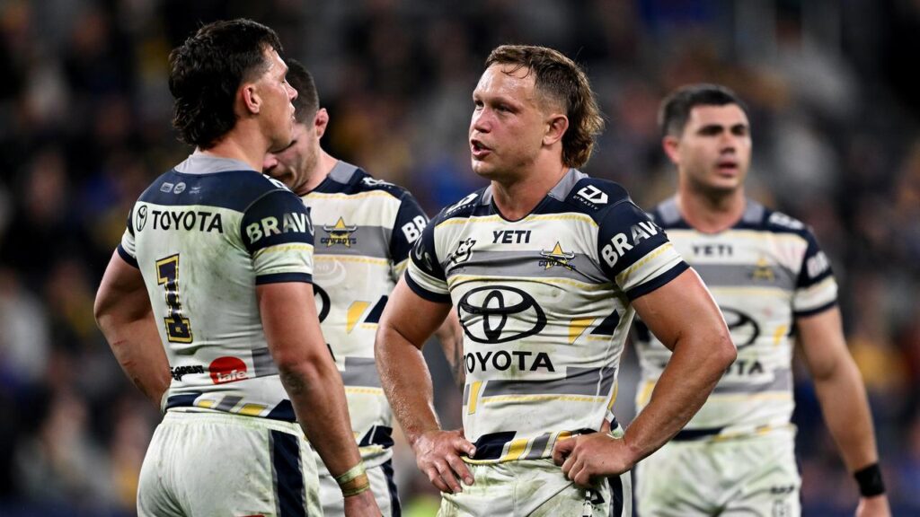 Reuben Cotter (centre) and Scott Drinkwater in discussion amid the Cowboys’ latest defeat.
