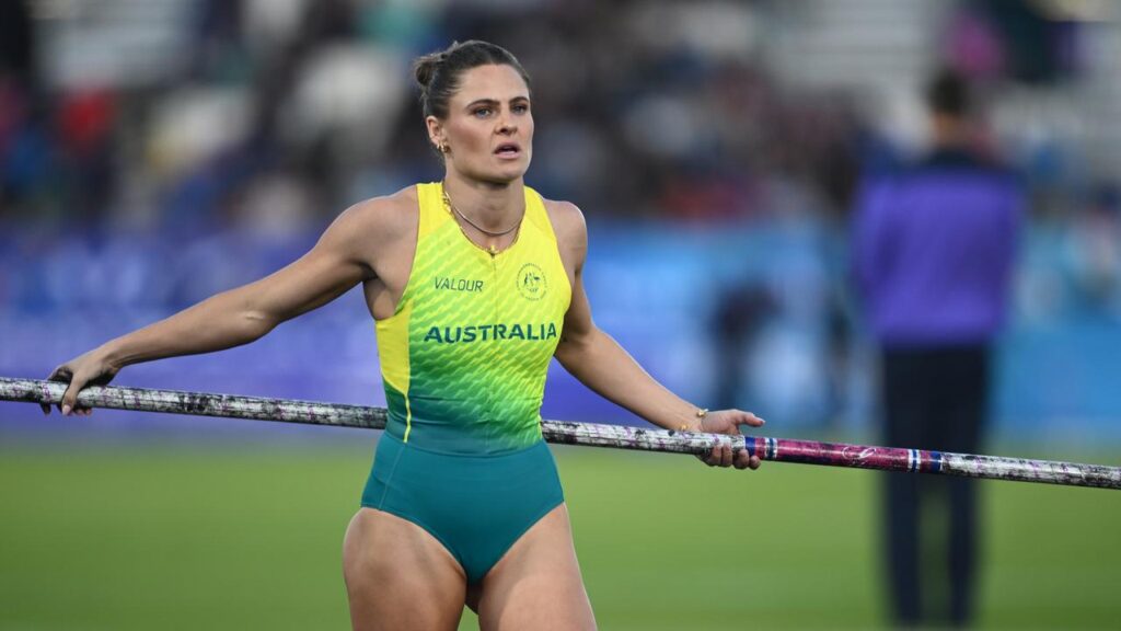Nina Kennedy has failed to defend her Commonwealth Games pole vault crown in Glasgow.
