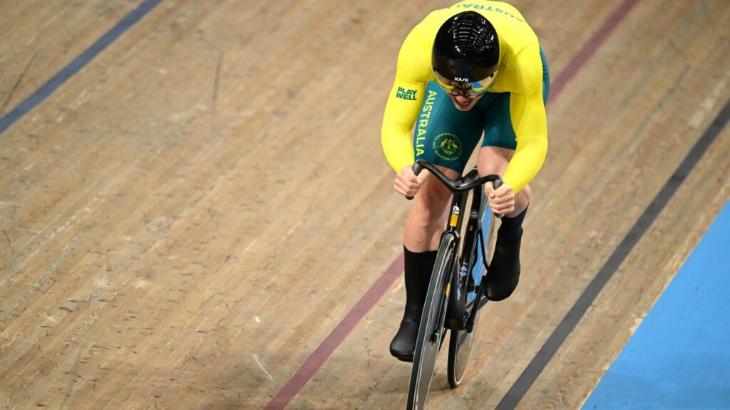 Australia’s Leigh Hoffman has won his third gold of the Commonwealth Games, in the 1km time trial.
