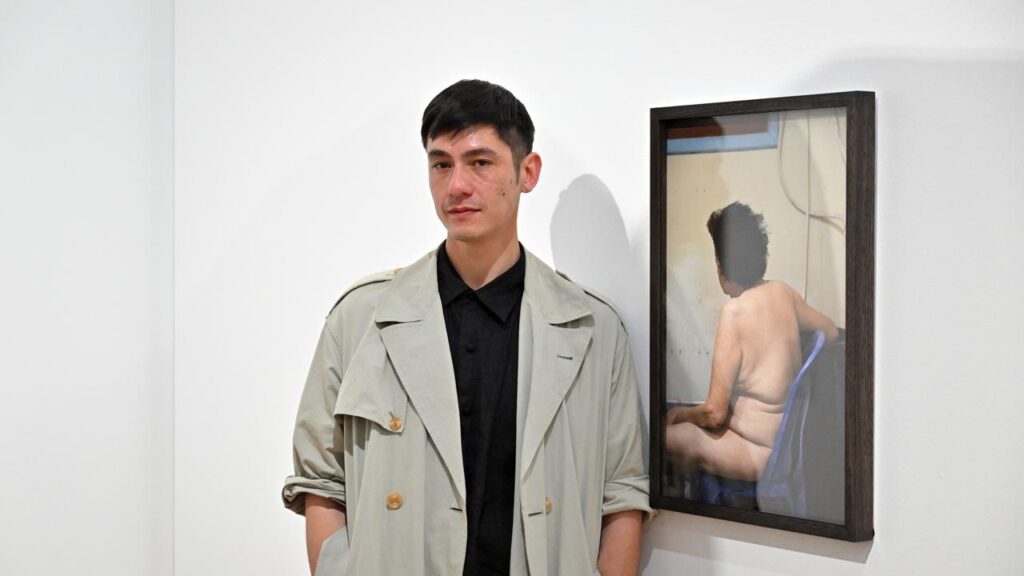 An image of his late aunt “Mae Khong” has won Nathan Beard the National Photographic Portrait Prize.
